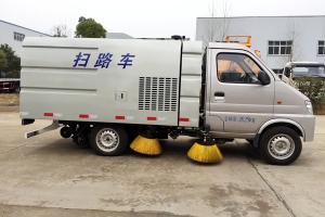 預防掃路車機械運動件漏油的措施